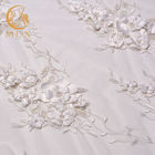 Breite der elegante Blumen-weiße Spitze-Gewebe-20% des Polyester-135cm für Brautkleider